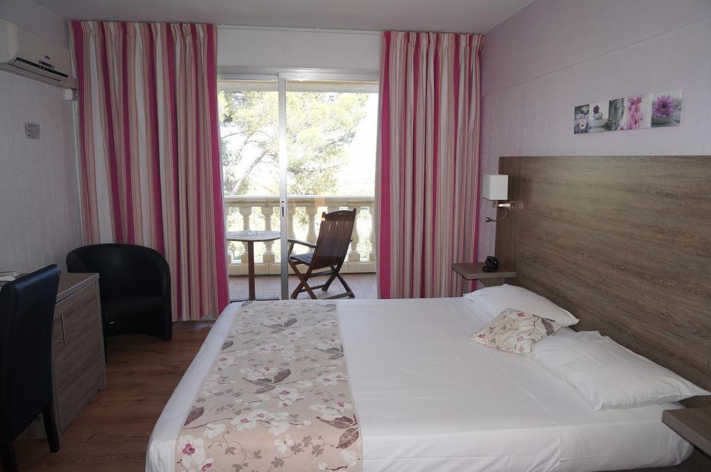 Logis Hotel Le Col De L'Ange Draguignan Eksteriør bilde