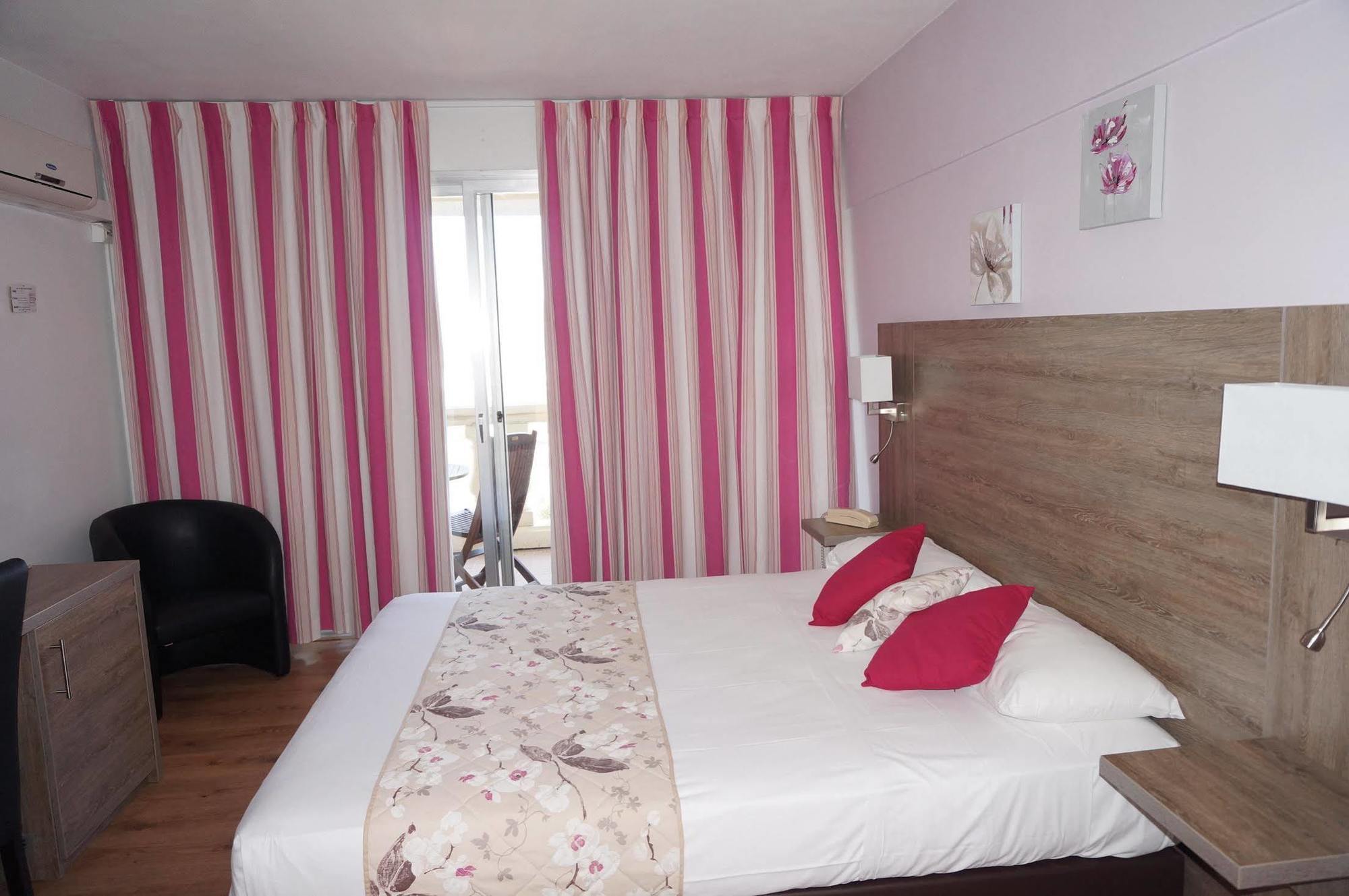Logis Hotel Le Col De L'Ange Draguignan Eksteriør bilde