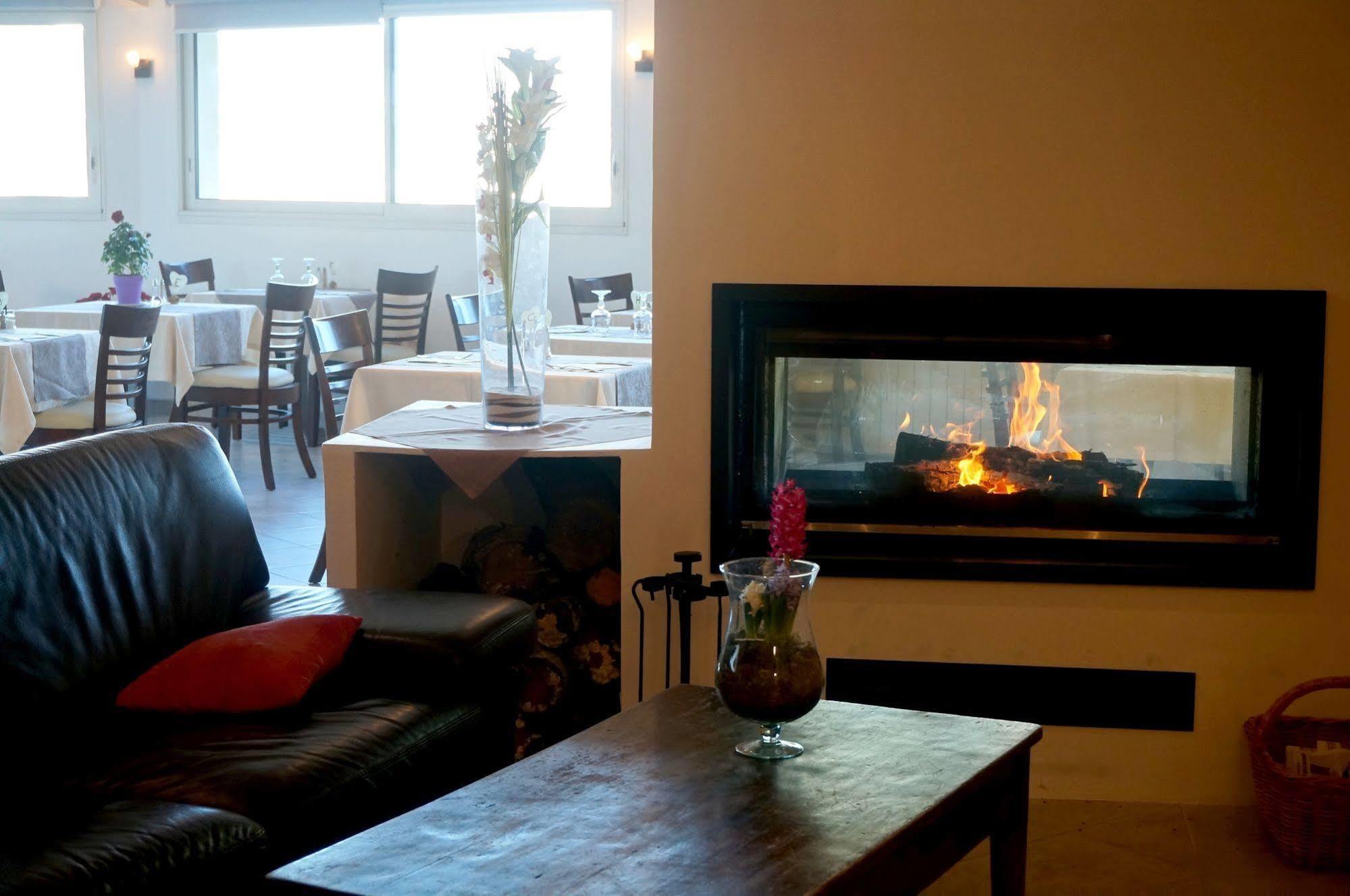 Logis Hotel Le Col De L'Ange Draguignan Eksteriør bilde