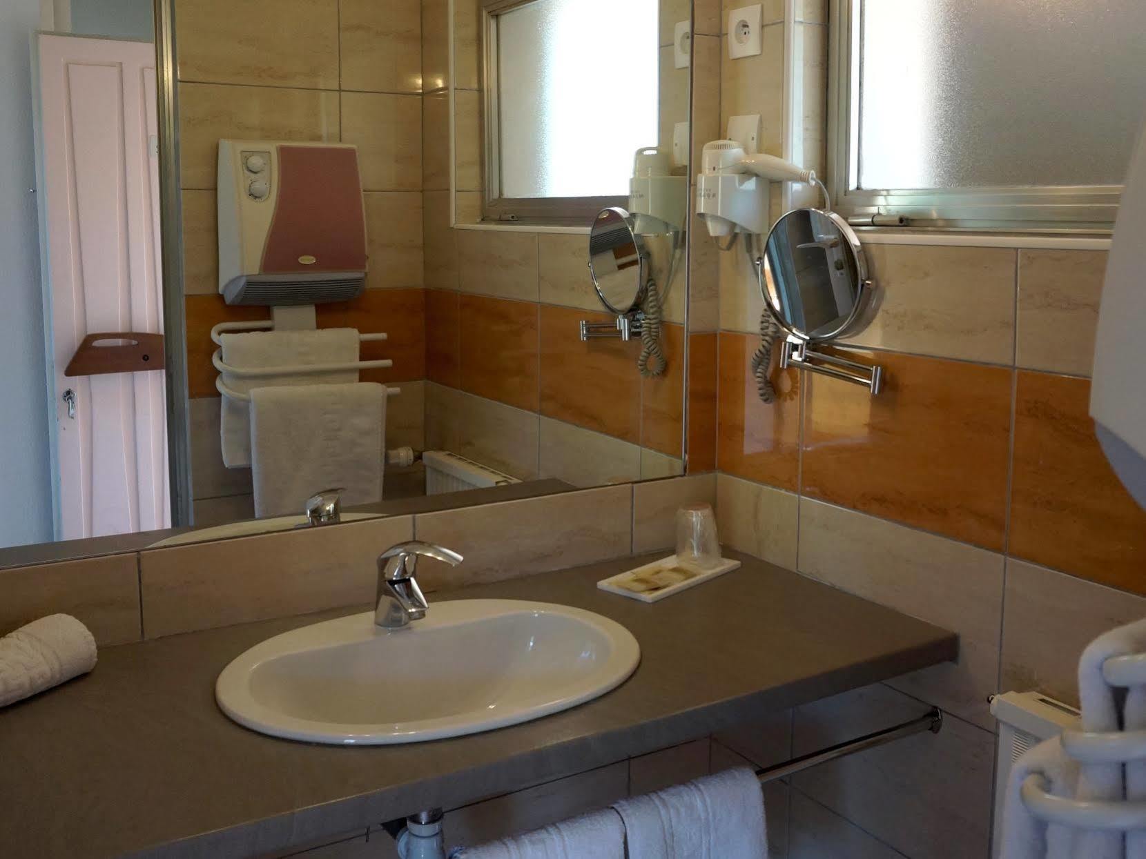 Logis Hotel Le Col De L'Ange Draguignan Eksteriør bilde